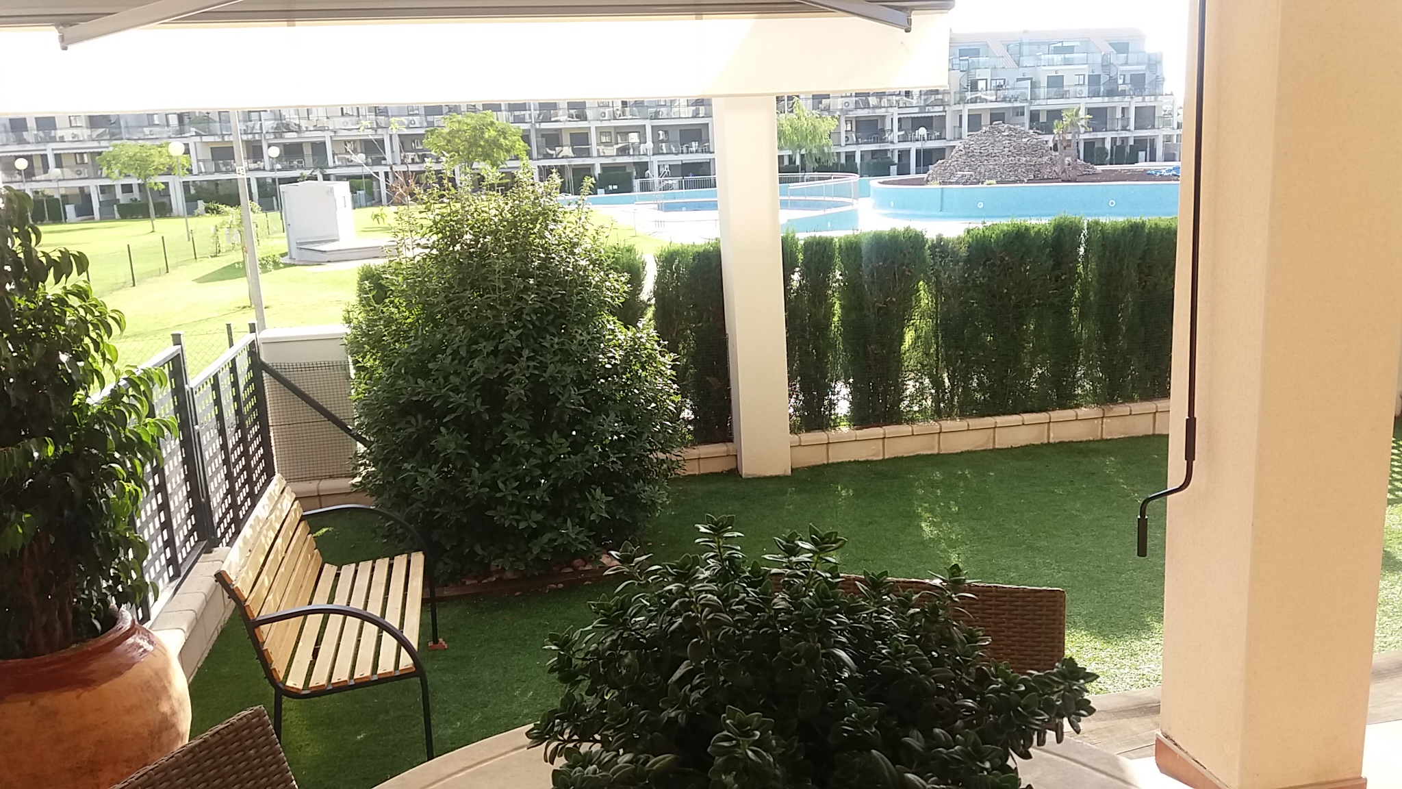 SE ALQUILA apartamento Bajo con jardin 4/6 personas