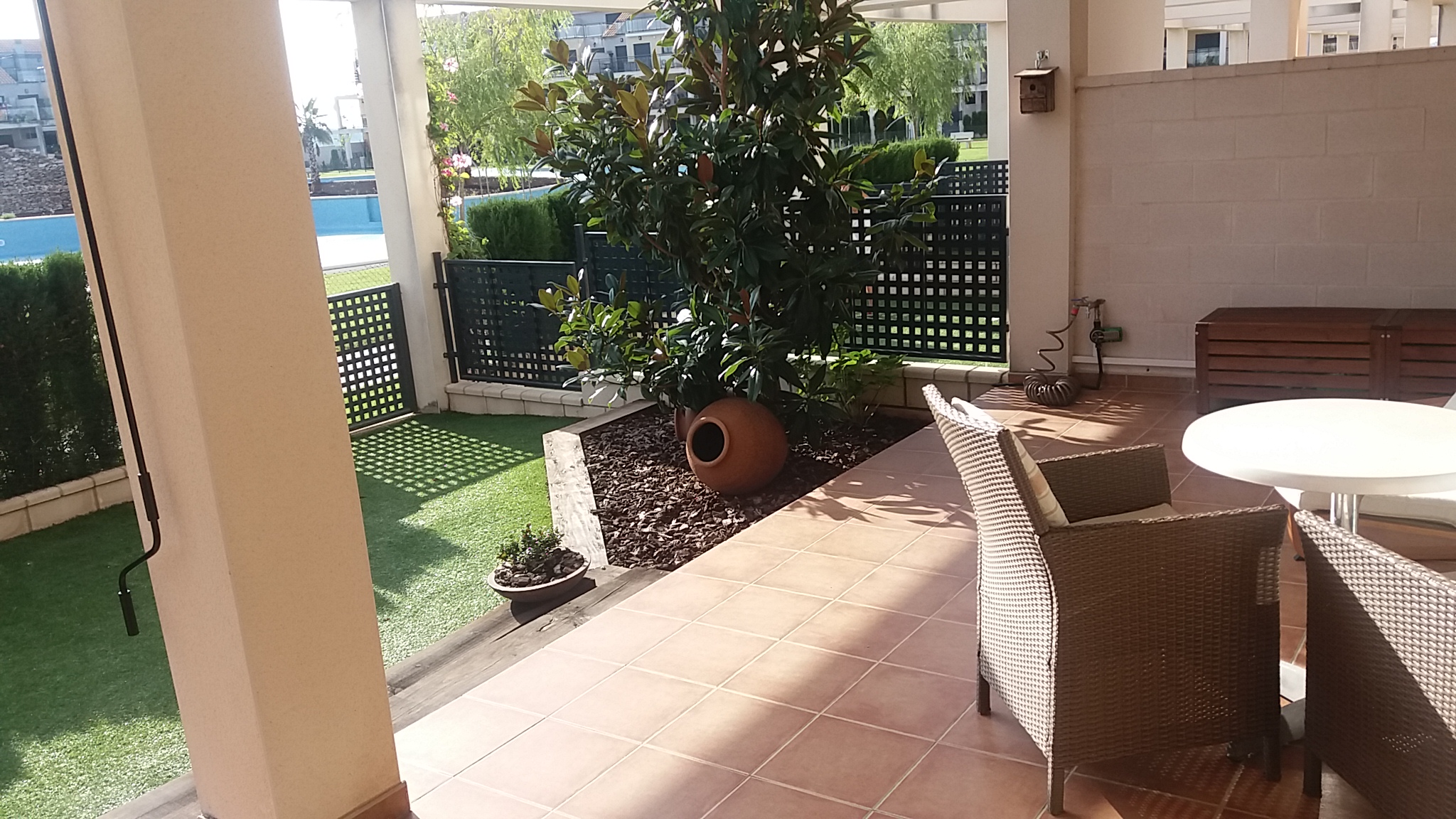 SE ALQUILA apartamento Bajo con jardin 4/6 personas