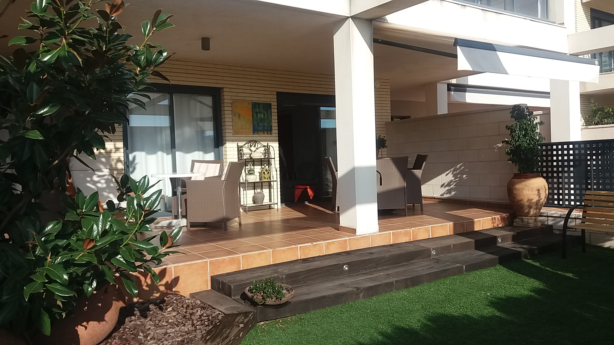 SE ALQUILA apartamento Bajo con jardin 4/6 personas