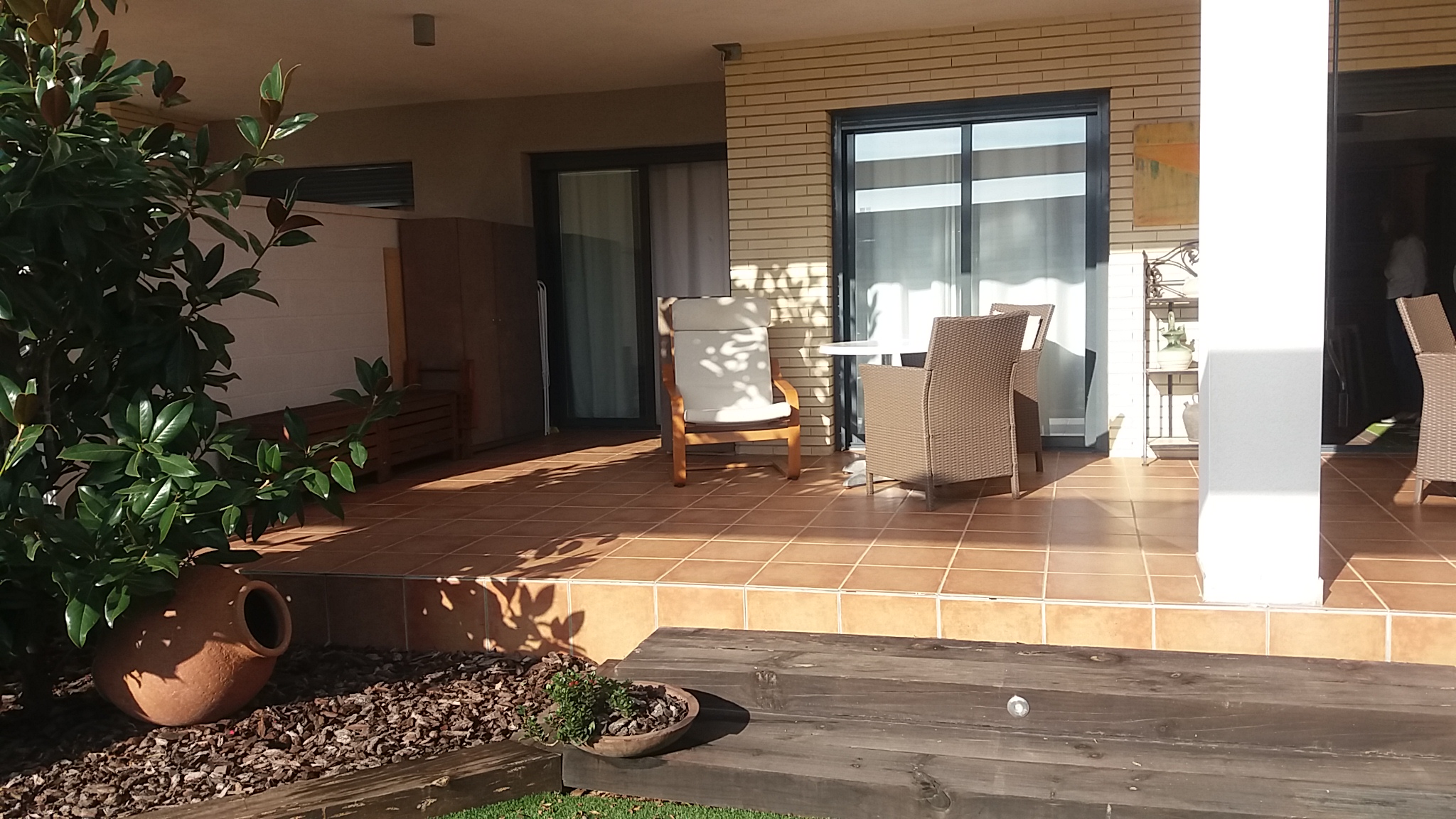 SE ALQUILA apartamento Bajo con jardin 4/6 personas