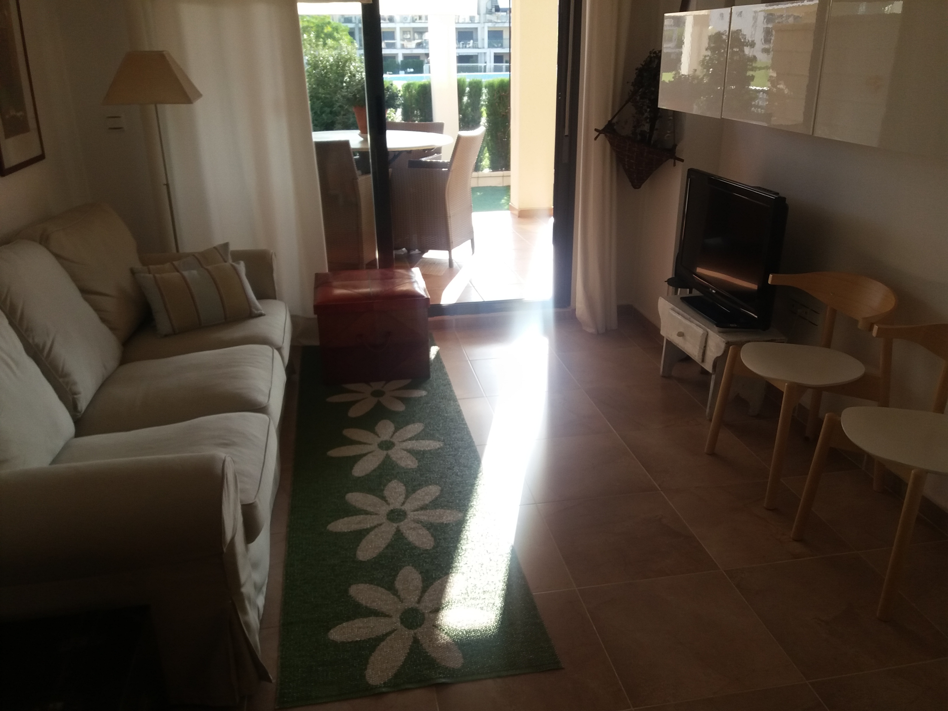 SE ALQUILA apartamento Bajo con jardin 4/6 personas