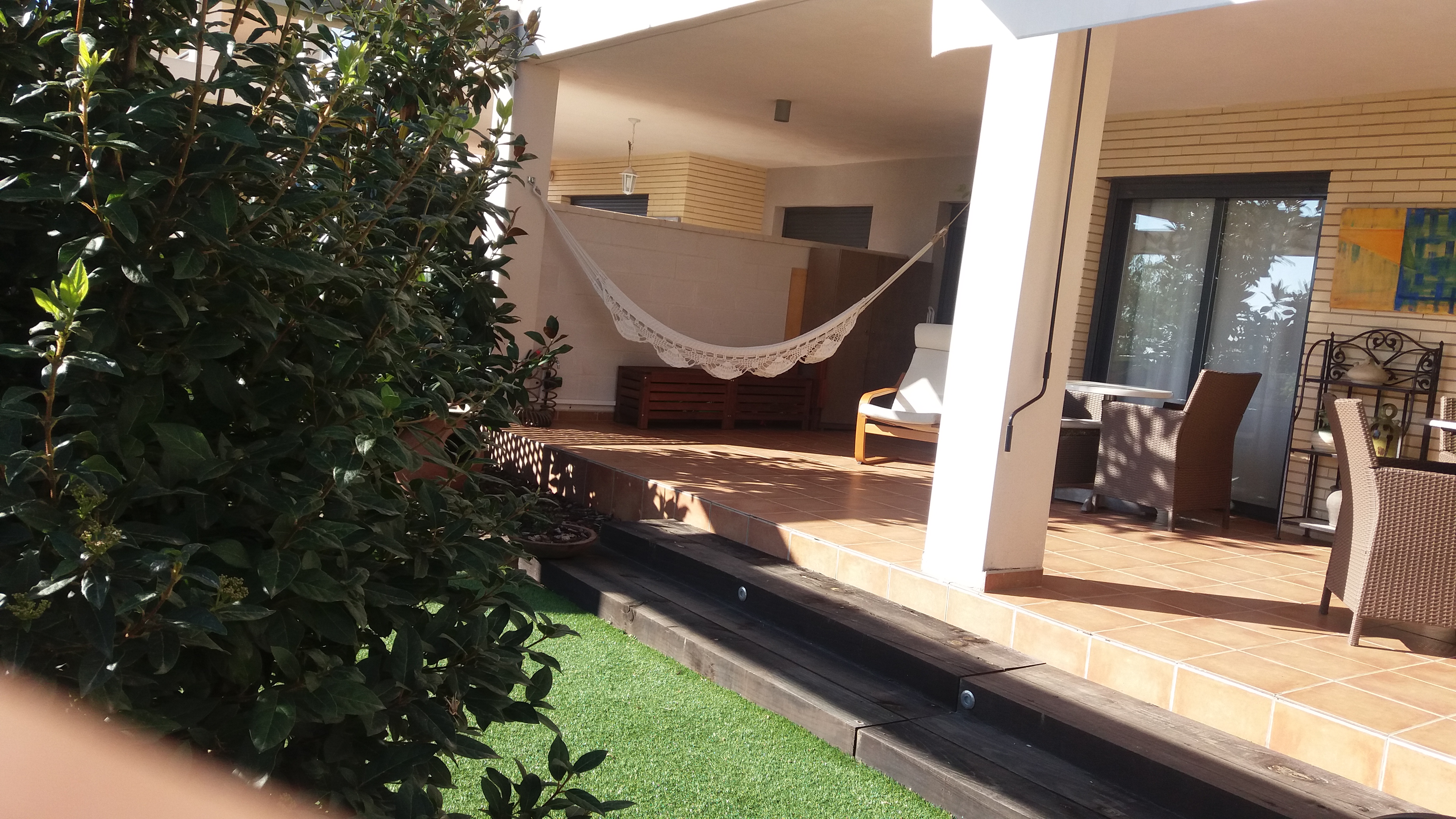 SE ALQUILA apartamento Bajo con jardin 4/6 personas