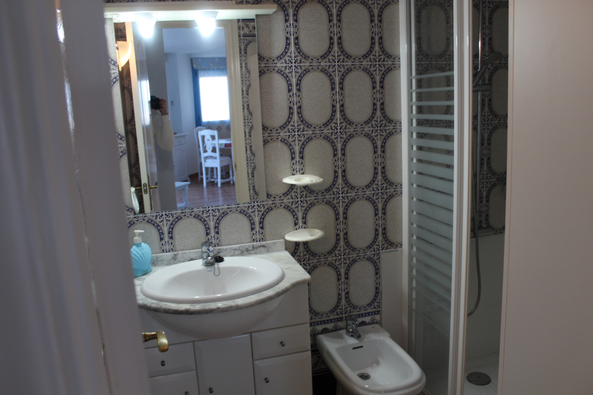 SE ALQUILA Apartamento con vistas al mar y piscina