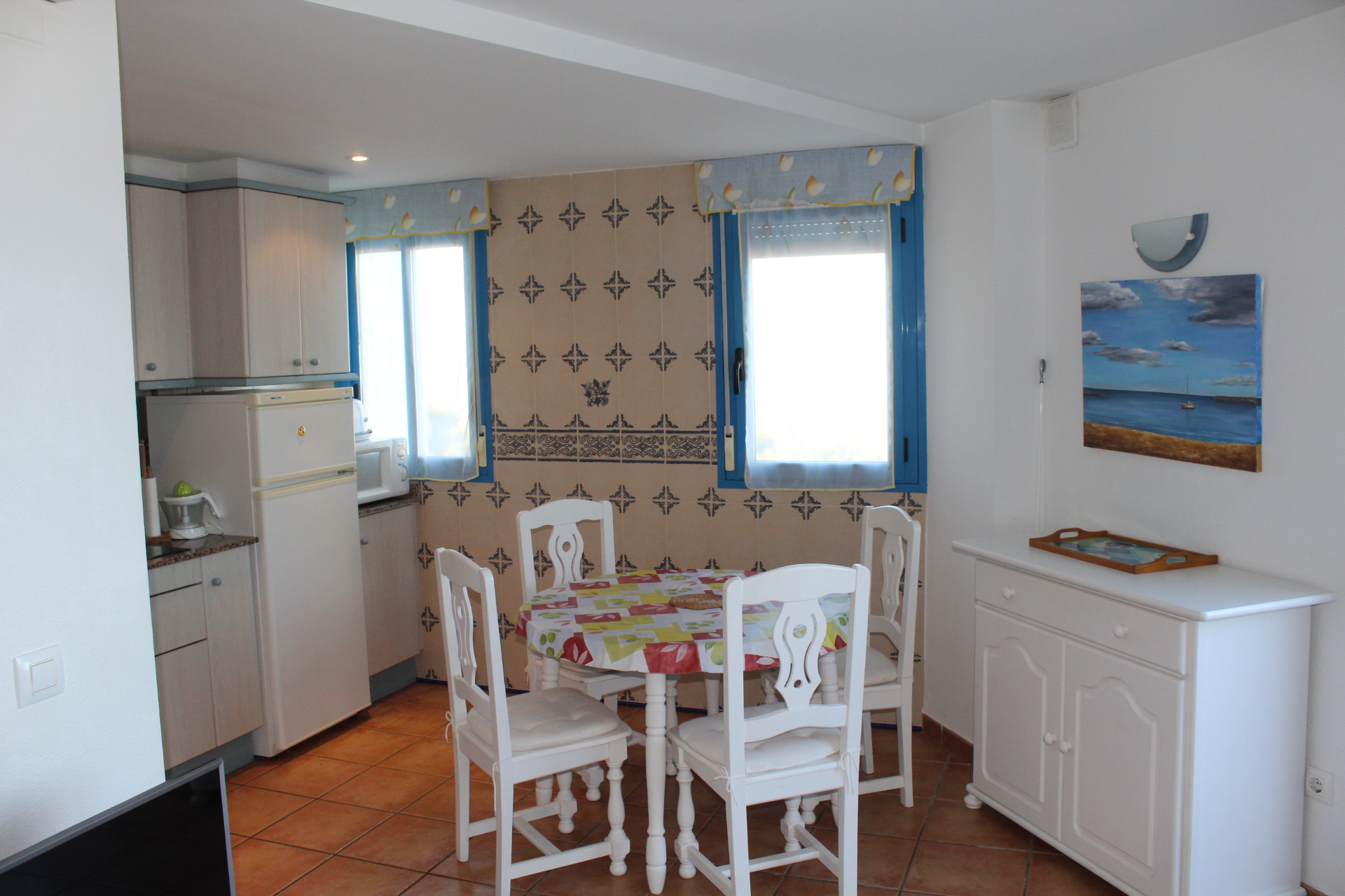 SE ALQUILA Apartamento con vistas al mar y piscina