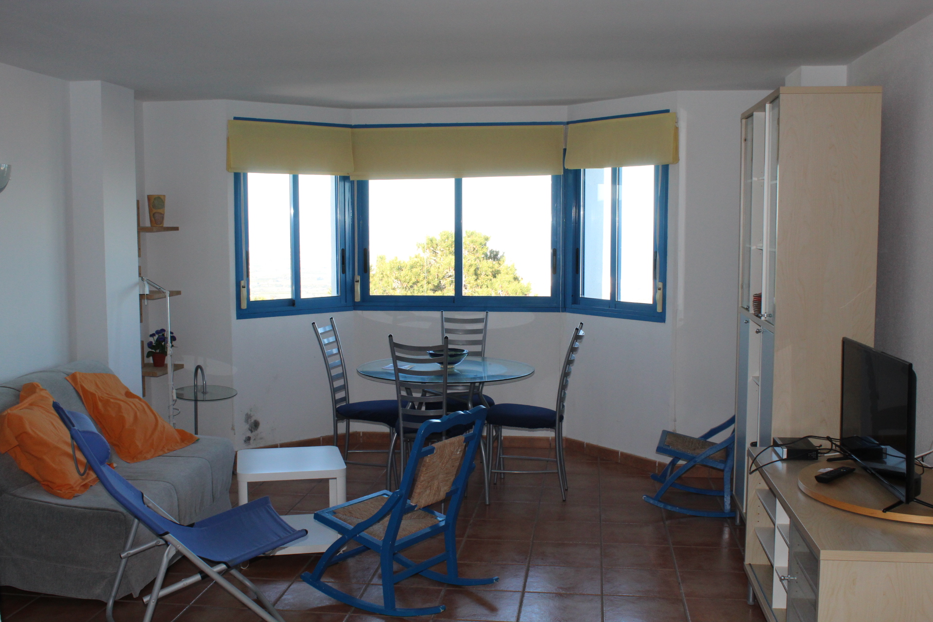 SE ALQUILA apartamento para 4 pers