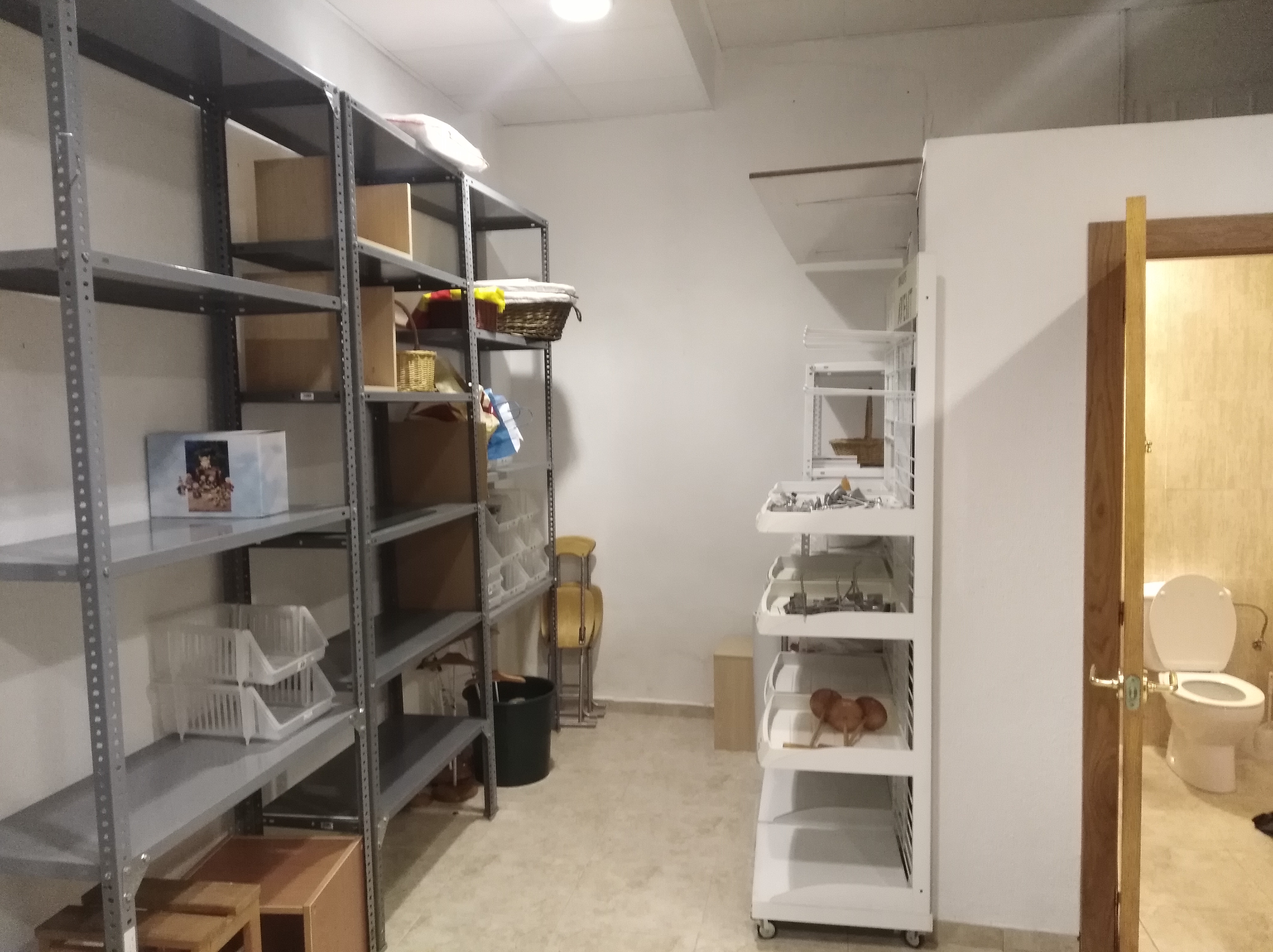 Se alquila Local de 100m2 en el centro de Benicarló