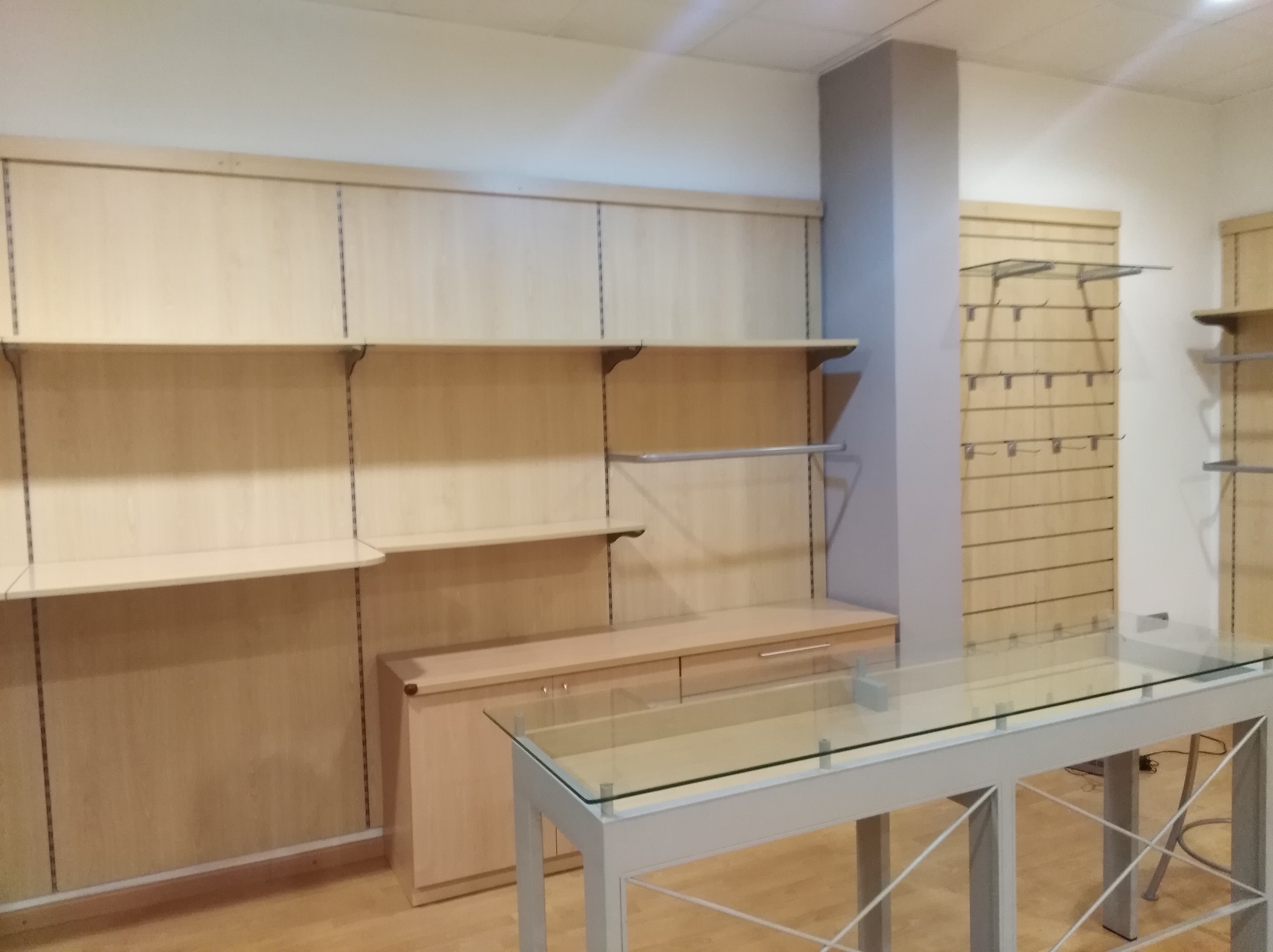 Se alquila Local de 100m2 en el centro de Benicarló