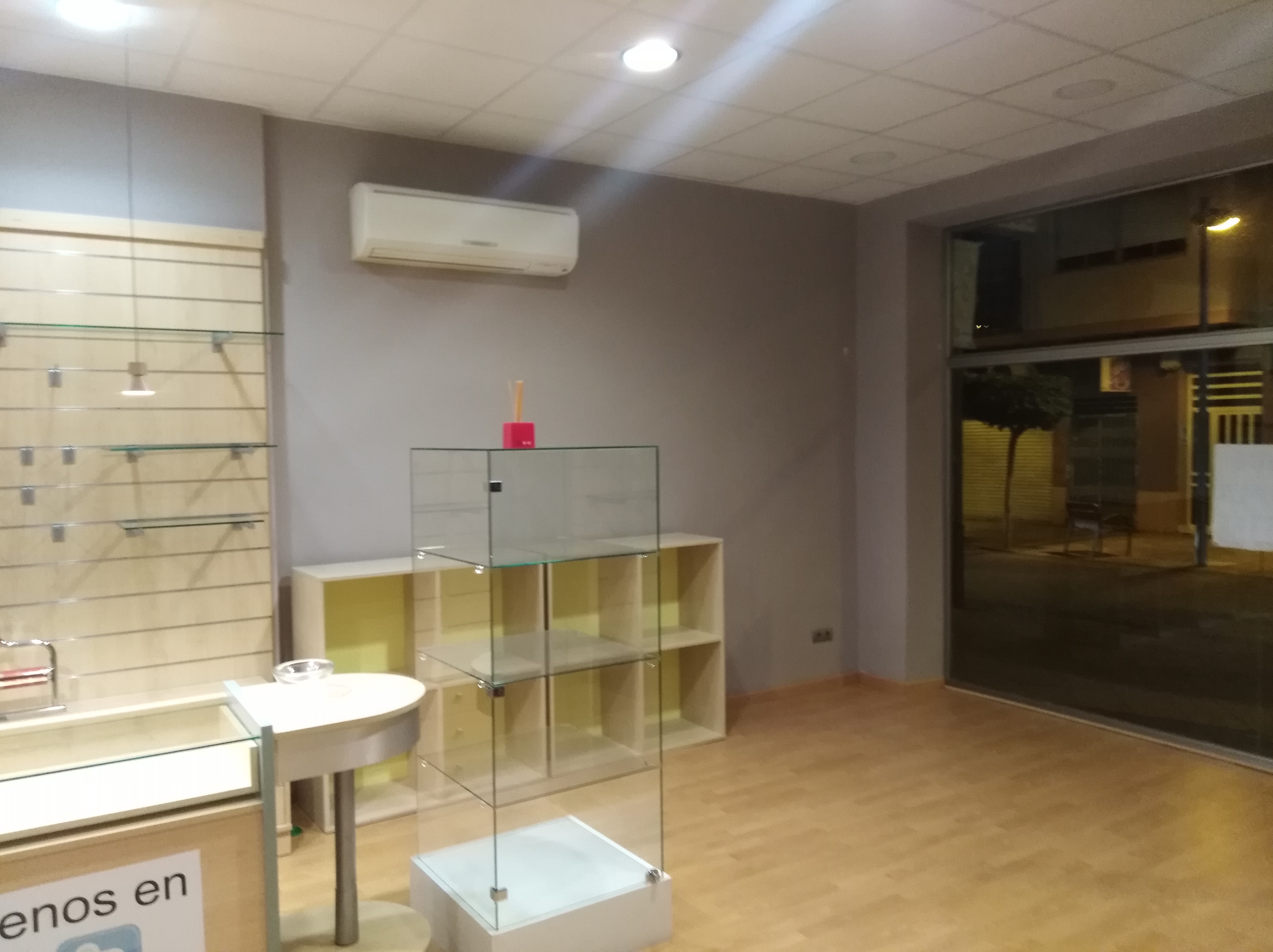 Se alquila Local de 100m2 en el centro de Benicarló