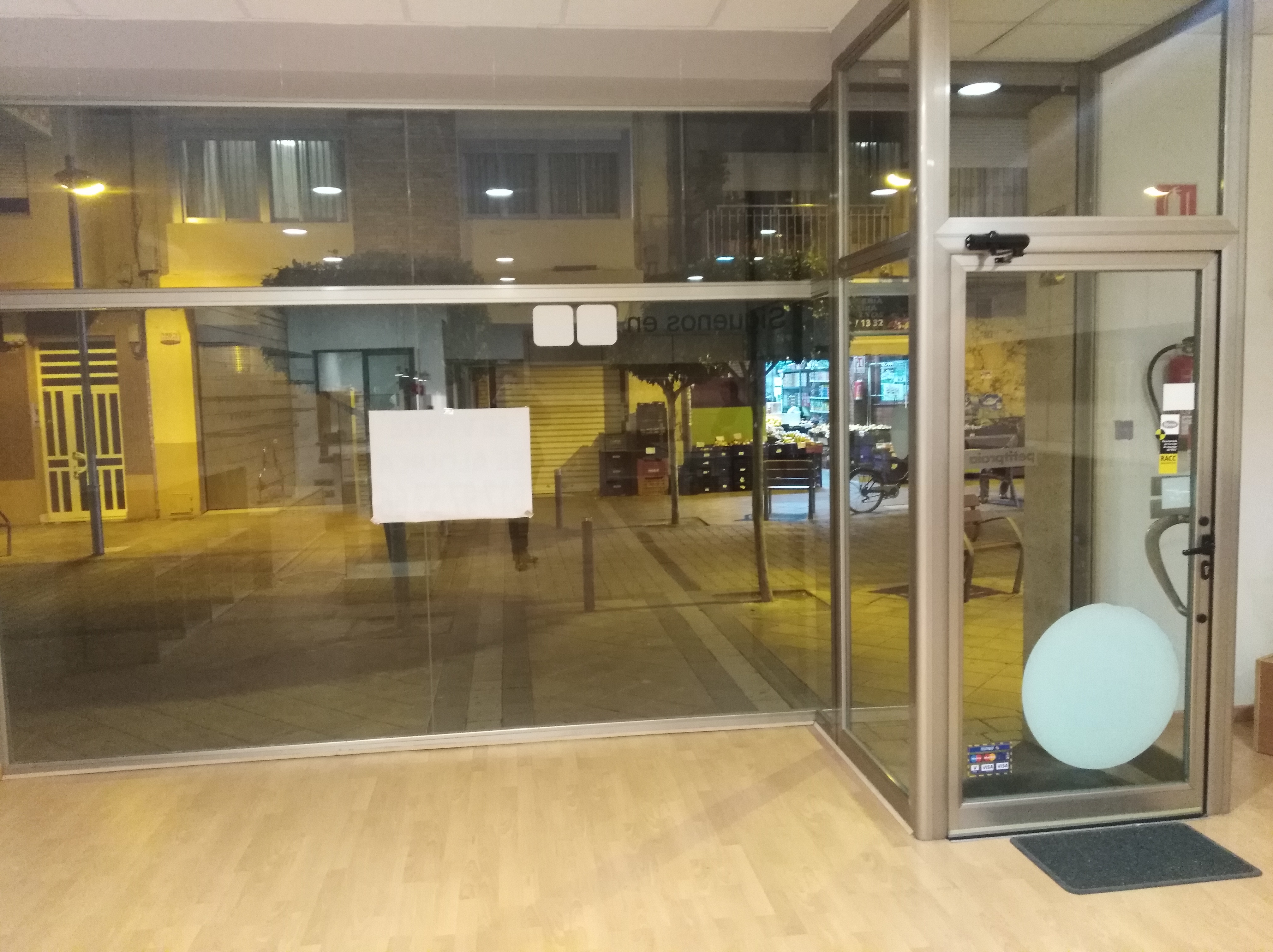 Se alquila Local de 100m2 en el centro de Benicarló