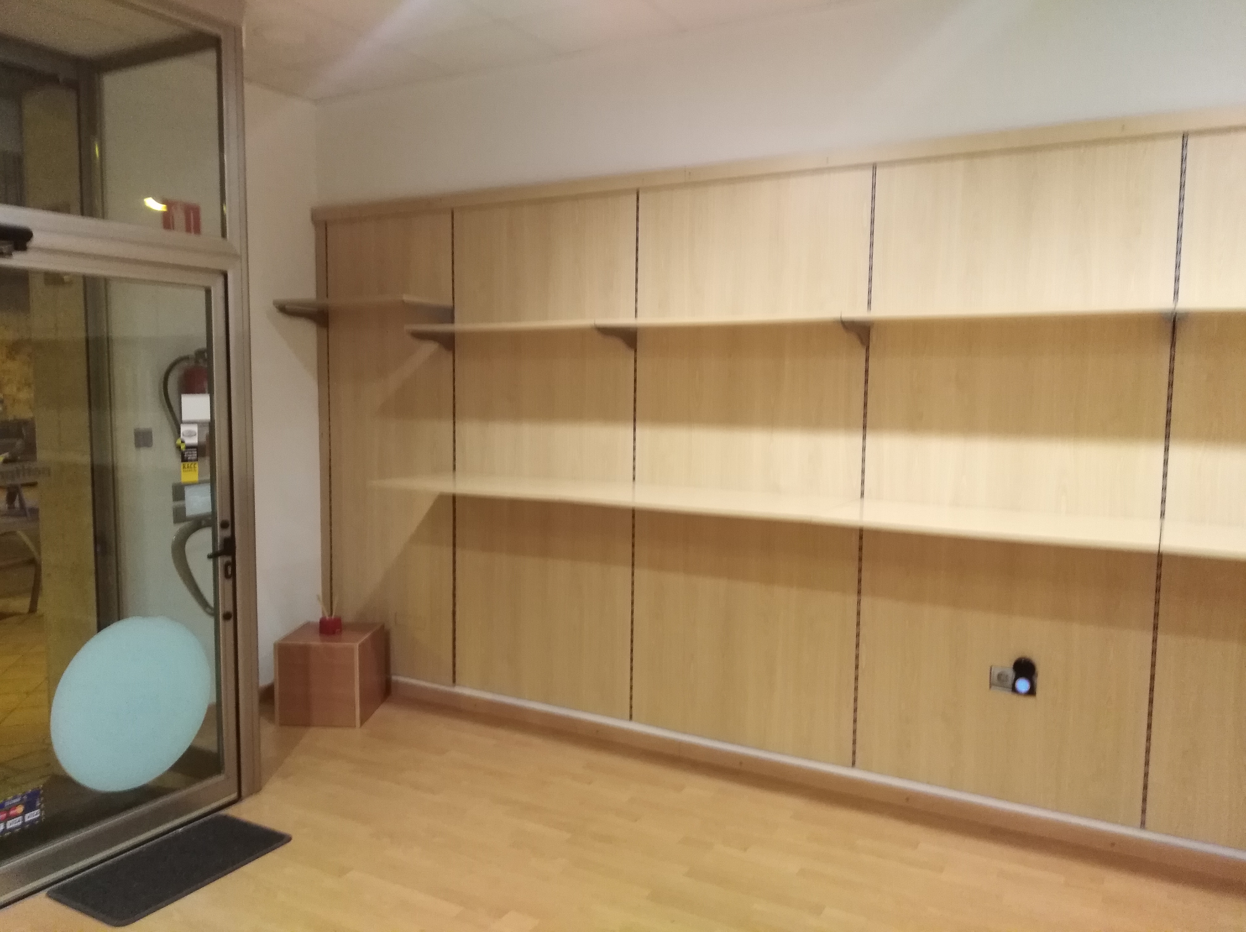 Se alquila Local de 100m2 en el centro de Benicarló