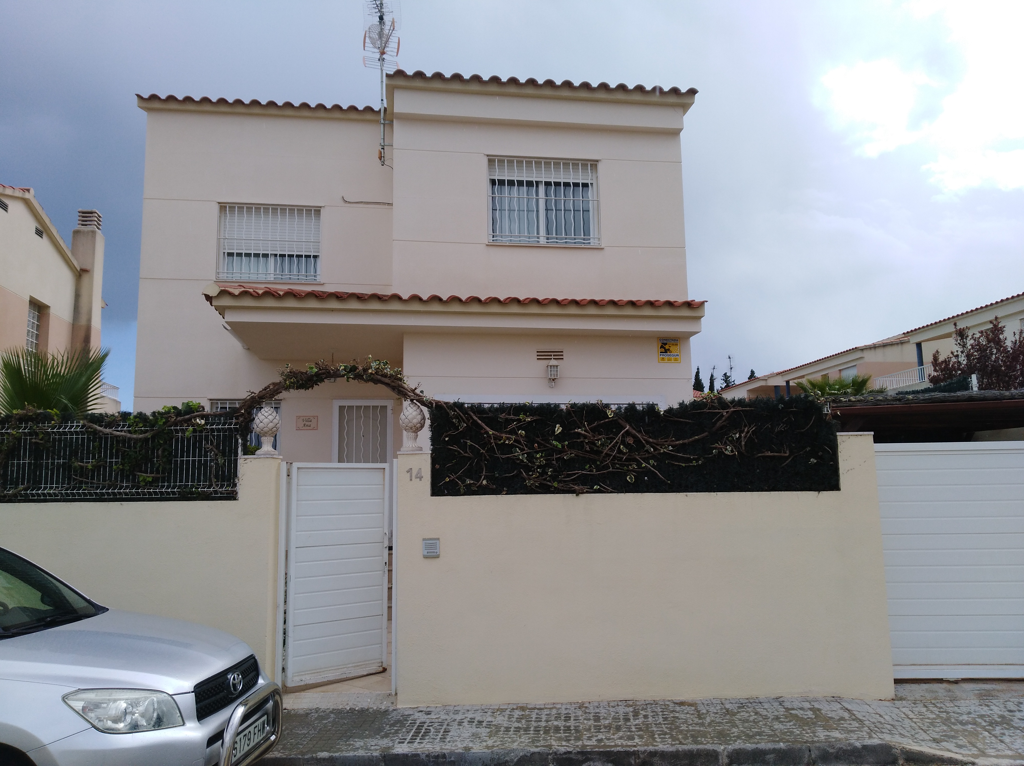 SE VENDE CHALET individual con piscina