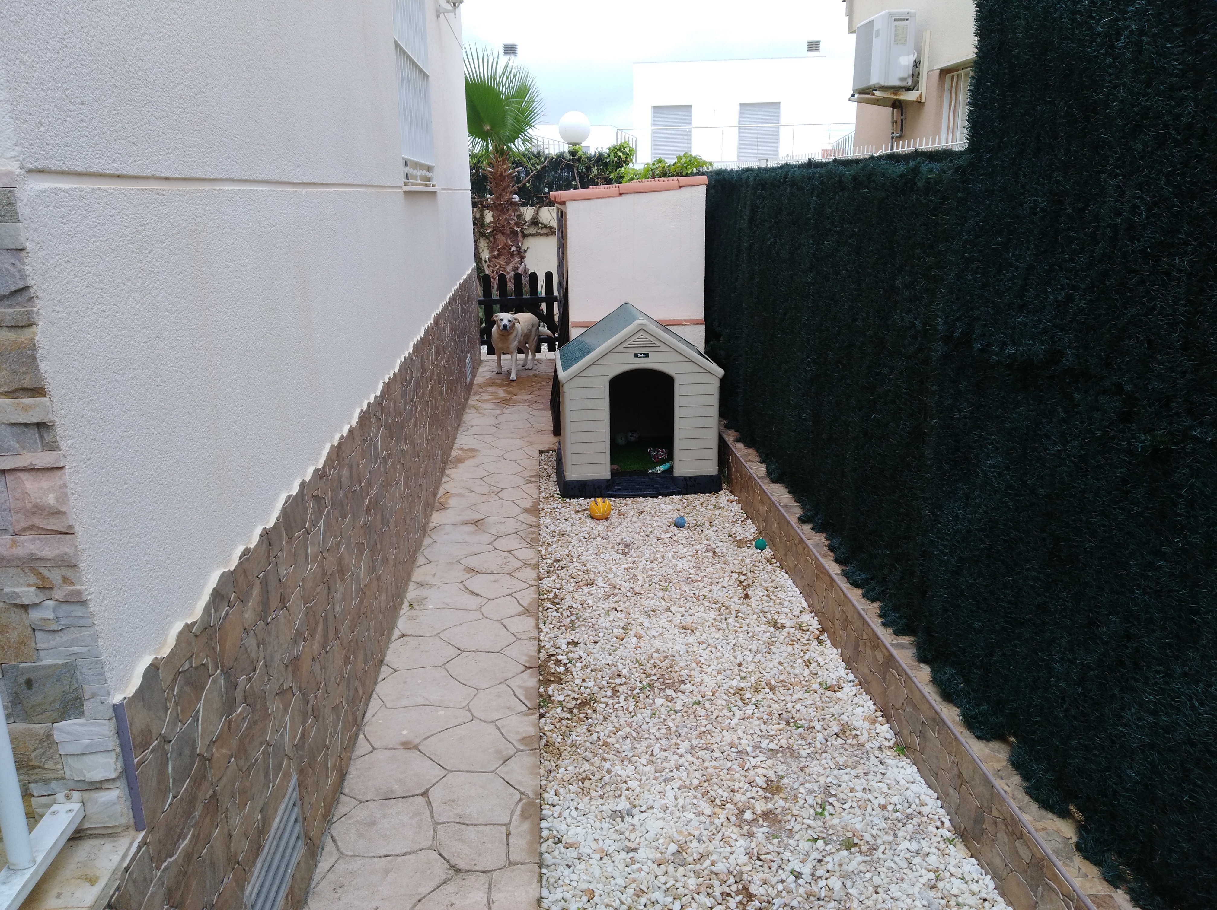 SE VENDE CHALET individual con piscina