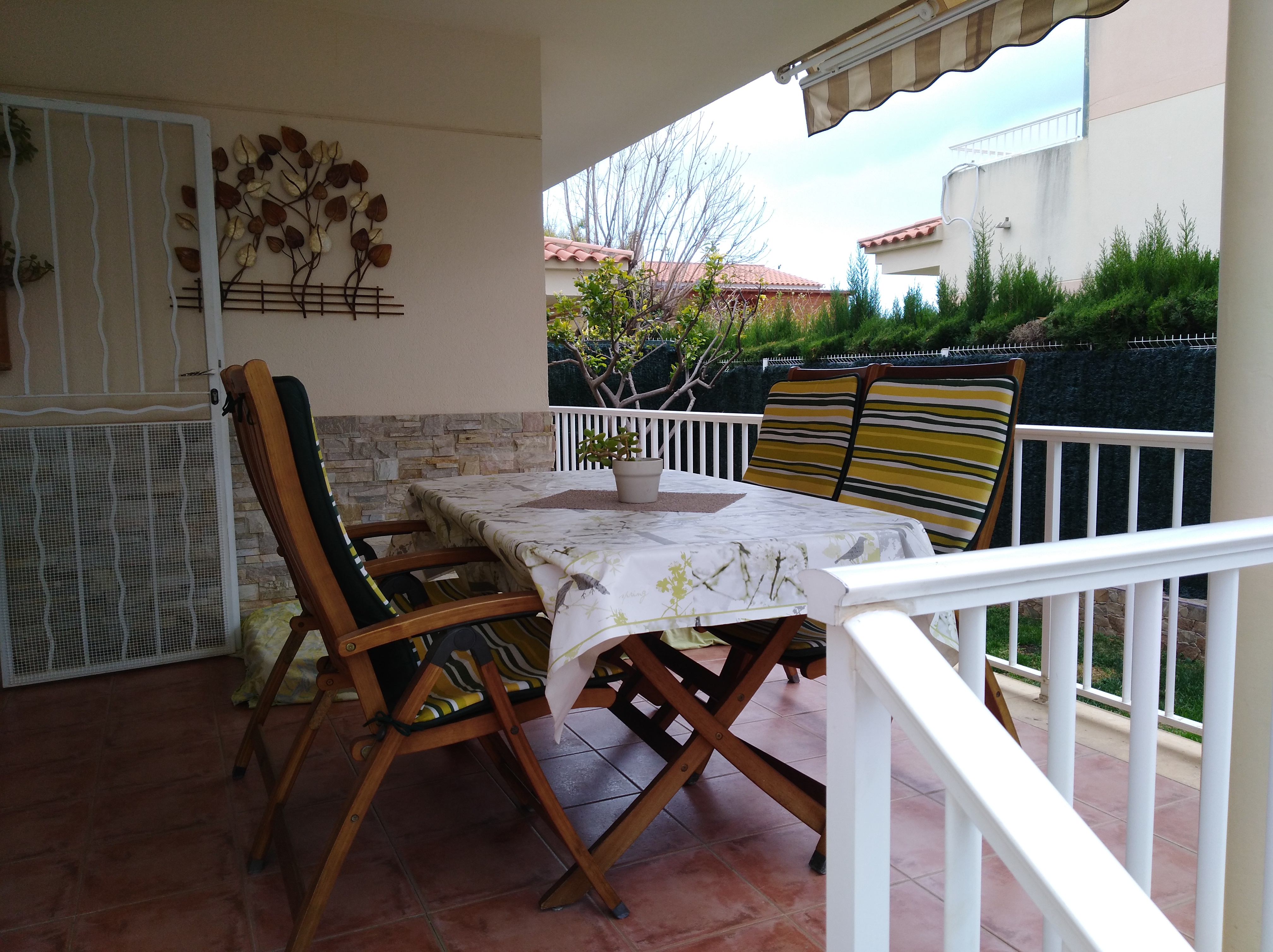 SE VENDE CHALET individual con piscina