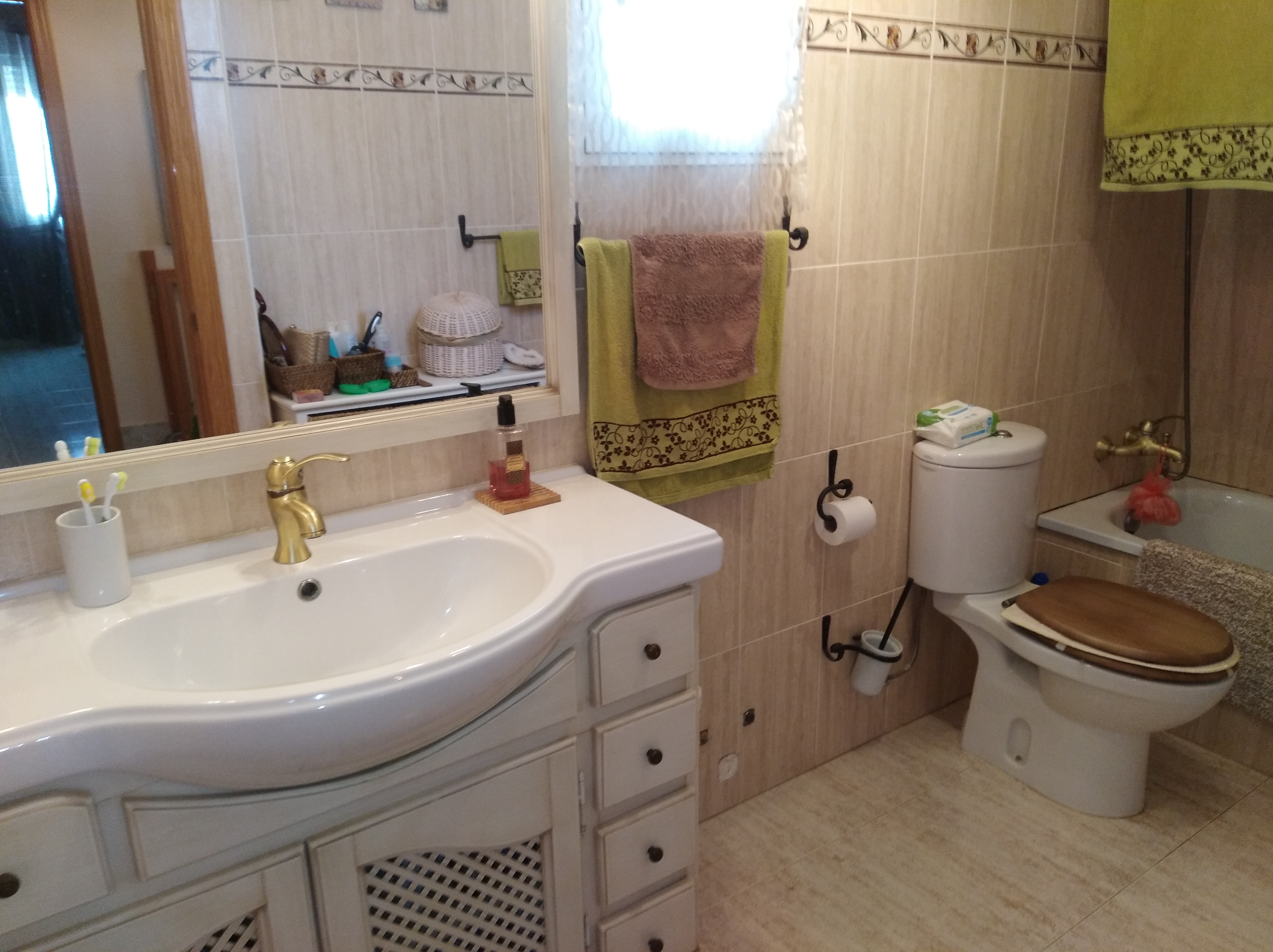 SE VENDE CHALET individual con piscina